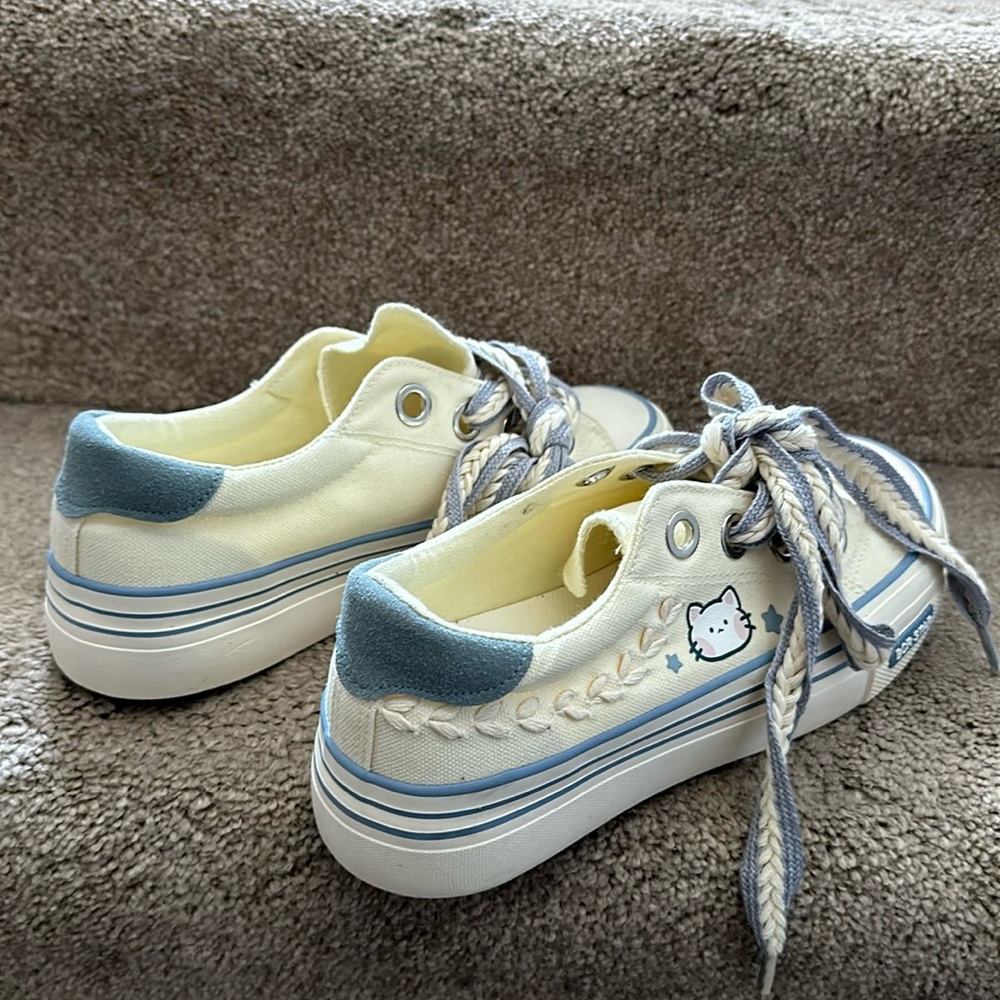 Big girls or women’s shoes!